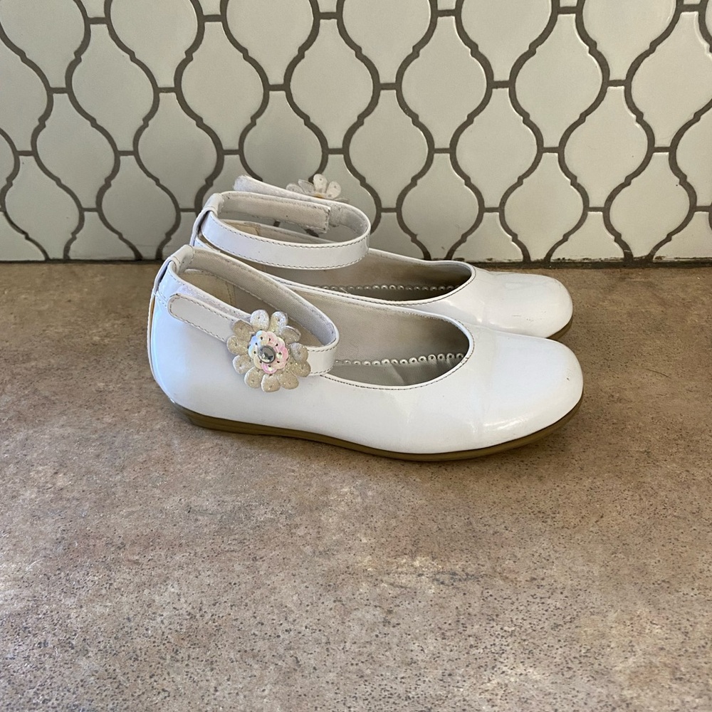 Rachel Shoes girls 13 white with flower